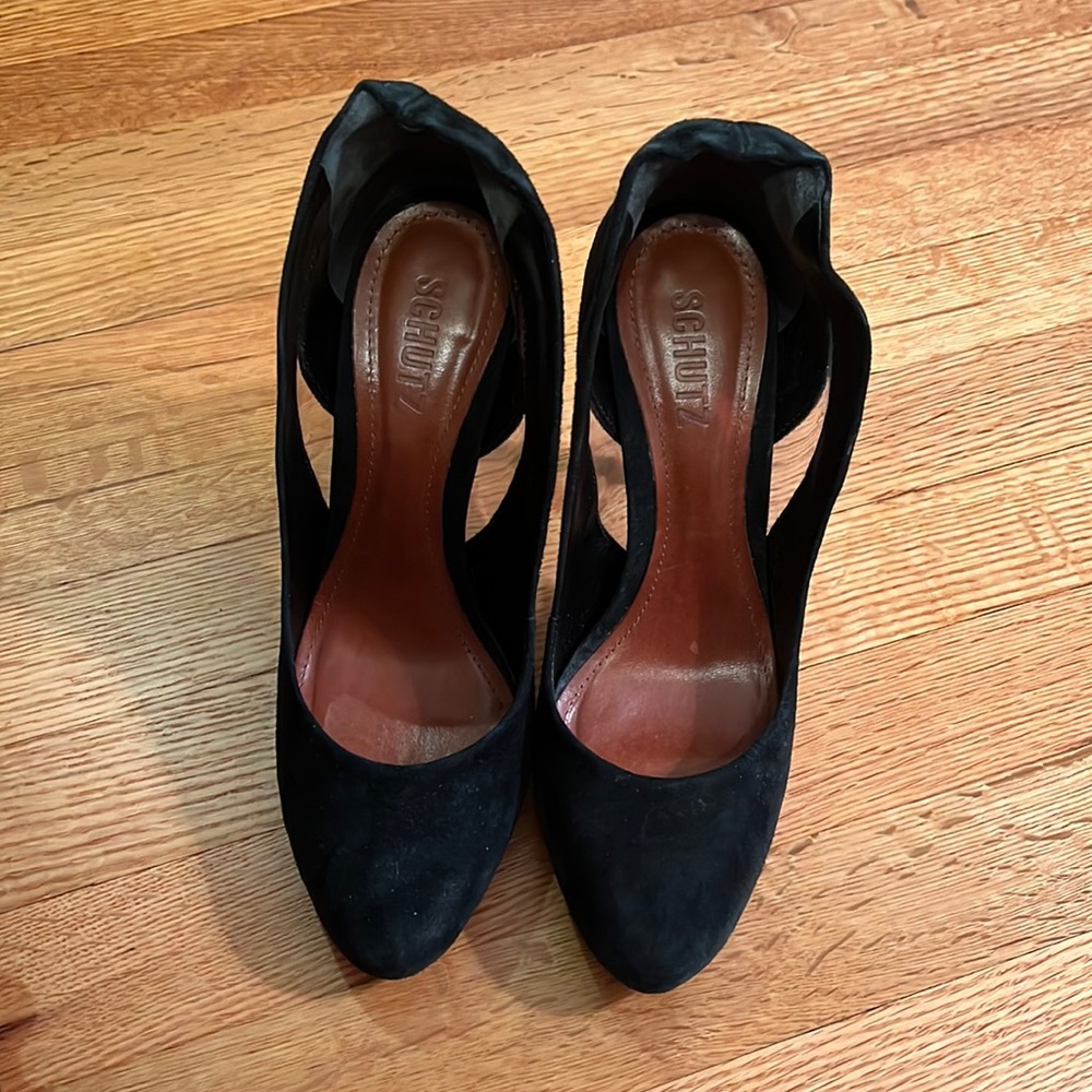 Schutz black suede cutout round toe platform pump size 8  - 4.5in heels